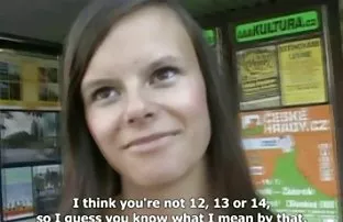 性感可爱有力地从他妈的猫与一个沉重的家伙cums