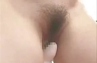 不可抗拒的艺术家与一个漂亮的模特发生性关系。