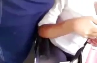 我拉上丝袜，开始在精子前取悦我的客户