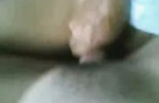 两个美女为一群拥有强大成员的种马服务