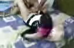 少校在他的客厅里乱搞了另一只小鸡