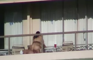 额外的课程变成了与老师的第一次性行为