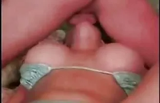贪得无厌的金发女郎从双重渗透强有力的cums