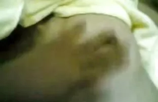 放荡的金发女郎和她的爱人睡在一起，热情的性爱得到了宽恕
