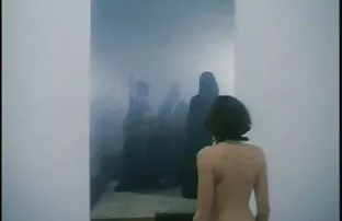 我把那个女孩的嘴巴塞进她的裤子里，并用厚厚的鸡巴把zhahnul塞进屁股里
