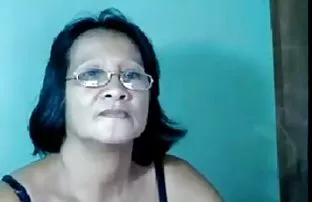 办公室的牙医热切地在高尔夫球和运动鞋上乱搞金发