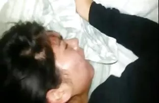 顽皮的女按摩师小手很快就到了睾丸