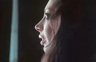 邀请朋友骑自行车和chpoknul在大自然中屁股