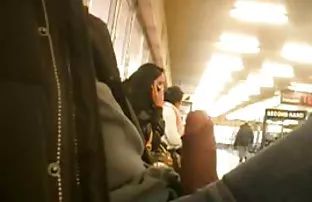 继母抓住了继女与男友发生性关系并要求了