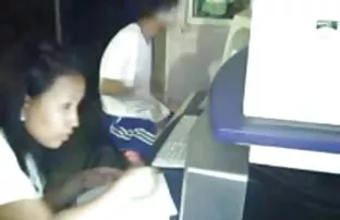 Ozharil丰满的女朋友和倾吐自然山雀精子