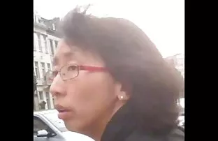 多汁的屁股女孩不容易洗澡