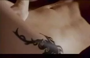 包裹邻居的脚，并给予恋足