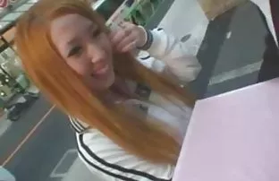 结婚的金发女郎秘密从她的丈夫热情乱搞她的情人