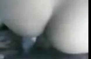 清洁女工被一位强大的主人惊呆了，并同意他妈的