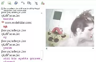 这对夫妇从淋浴间搬到沙发上继续狂热的性行为