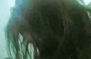 这家伙帮忙开车，并与卷曲的小鸡进行了感激性交