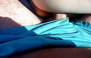 两个美丽的按摩师在按摩期间上演了三人组