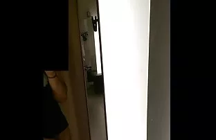 在按摩床上绑红色的猫，打屁股和撕裂