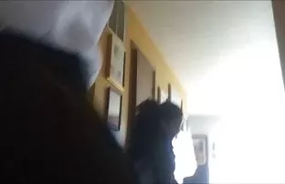 丰满的摩洛伊斯兰解放阵线借了一个漂亮的男孩从女儿那里做爱