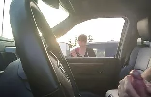 巴西女人得到了她的新邻居的黑人成员