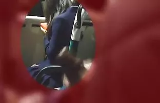 一个担心的小男人整天都在煎肛交