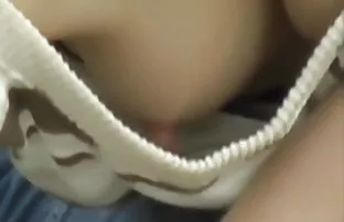 放荡的妹妹诱惑她的兄弟充满激情的性爱