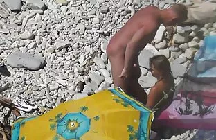 匈牙利美女在清新的空气中享受性爱