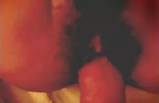 带着助手的老板在主人和奴隶的办公室里玩耍