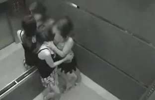 性感的拉丁在一个男人与女朋友的情人在双重约会上作弊