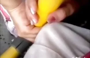 不耐烦的男朋友给了脸颊和热辣的多汁女友