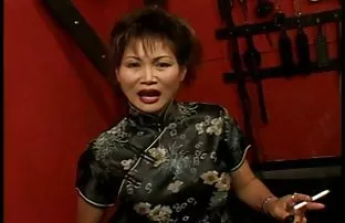巨大的屁股热拉丁巧妙地坐在公鸡成员