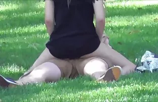 年轻的配偶允许丈夫操他的女朋友