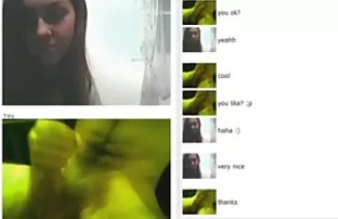 可爱的荡妇与蓬松的阴部被双重穿透撞击