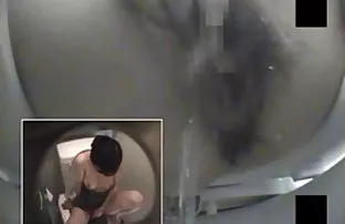 光头女士硬性交音乐爱好者在红色连裤袜