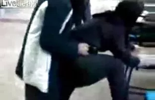 诱人的金发女郎在工作屁股大公鸡成员