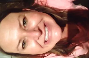 女朋友在一个朋友面前性交与胡子戴着眼镜