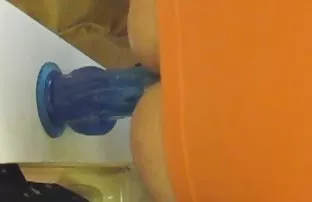 出租车司机在楼梯上撕下了一个有着天然乳房的淫荡摩洛伊斯兰解放阵线