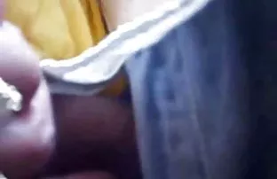 酒吧的美丽的黑人妇女乱搞一个白人