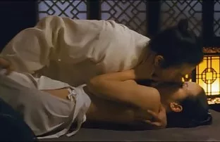 豪华的荡妇穿着红色内衣，出去了他妈的